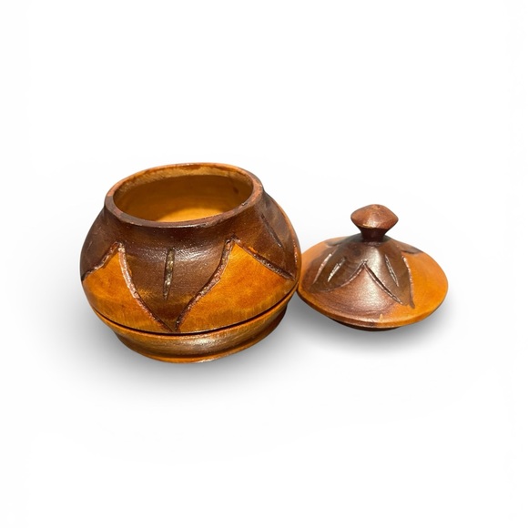 Vintage Hand-Carved Round Wooden Turned Trinket Box With Lid - Picture 2 of 4